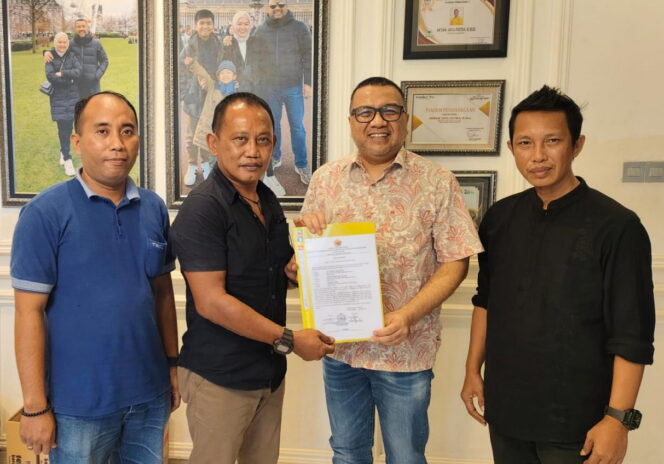 
					AJP Serahkan Mandat Kepengurusan DPC Ormas MKGR di Buton Utara 