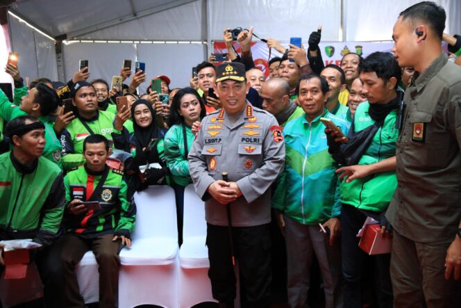 
					Kapolri Tinjau Booth Pelayanan Kesehatan Gratis, Tegaskan Komitmen Pelayanan Maksimal