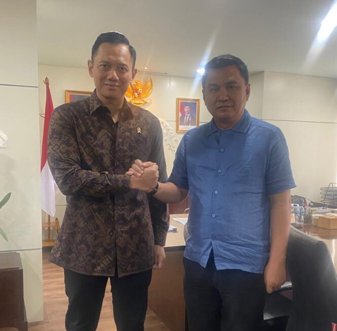 
					100 Hari Kerja ASR Disorot Berjalan Landai Seperti Kapal Tidak Punya Tujuan 