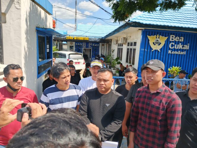 
					Demo di Bea Cukai Kendari, Ampuh Sultra Desak Pencabutan Izin Kawasan Berikat Morosi
